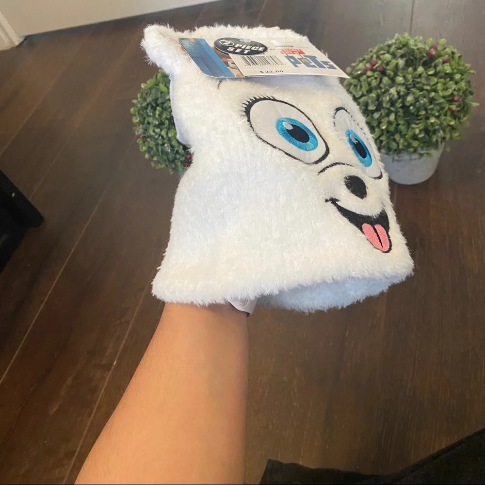 NWT Secret Life of Pets Beanie and Glove Set for Kids